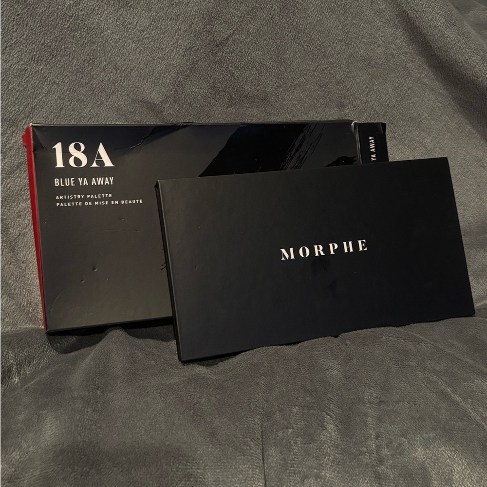 Morphe 18A Blue Ya Away Palette with Black Case